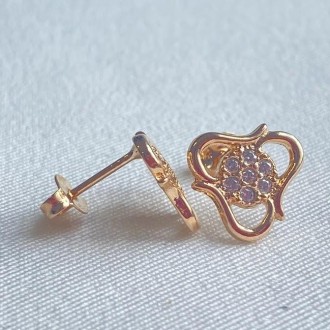 Detalhes do produto Brinco cravejado zircônias folheado a ouro