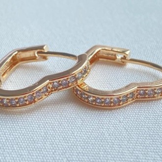 Detalhes do produto Brinco argola coração cravejado zircônia folheado a ouro