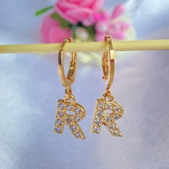 Detalhes do produto Brinco Argola Letra R Cravejado com Zircônia Folheado a Ouro