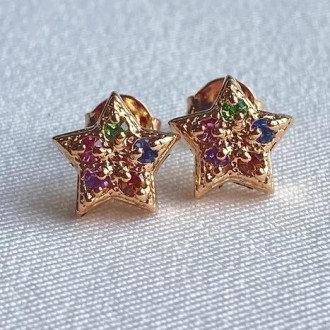 Detalhes do produto Brinco estrela cravejado zircônias colorida, folheado a ouro