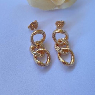 Detalhes do produto Brinco Elos trabalhados Cravejado Zircônia, Folheado a Ouro