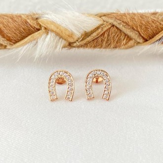 Detalhes do produto Brinco Ferradura Cravejado com Zircônias Folheado a Ouro 18K