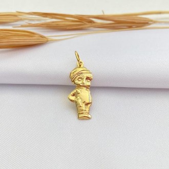 Detalhes do produto Pingente Menino com a Mão no Bolso Folheado a Ouro 18k