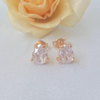 Detalhes do produto Brinco Gotas de Zircônias Folheado a Ouro 18K