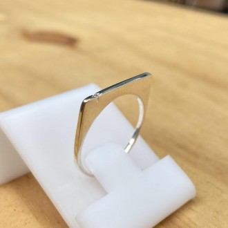 Detalhes do produto Anel Reto Cravejado com Zircônias Prata 925