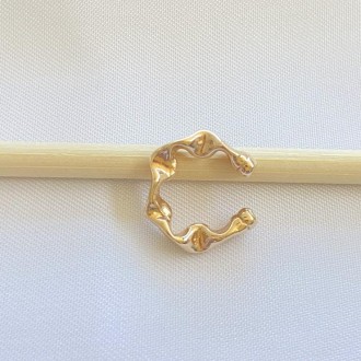 Detalhes do produto Piercing Fake Amassado Médio Folheado a Ouro 18K