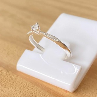 Detalhes do produto Anel Solitário Cravejado com Zircônias Prata 925