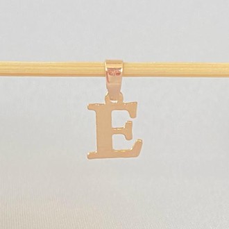 Detalhes do produto Pingente Letras E Tamanho Aprox. 1cm, Folheado a Ouro 18K
