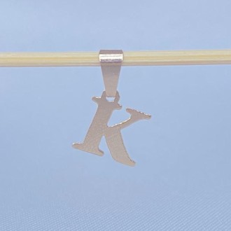 Detalhes do produto Pingente Letras K Tamanho Aprox. 1cm, Folheado a Ouro 18K