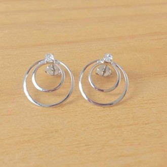 Detalhes do produto Brinco Elos com Zircônia Folheado a Rhodium Branco