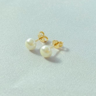 Detalhes do produto Brinco Pérola Achatada 6mm, Folheado a Ouro 18K