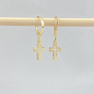 Detalhes do produto Brinco Argola Cruz Vazada Diamantada, Folheado a Ouro 18K