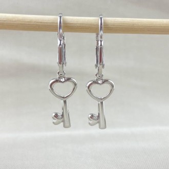 Detalhes do produto Brinco Argola de Pressão Chaves, Folheado a Rhodium Branco