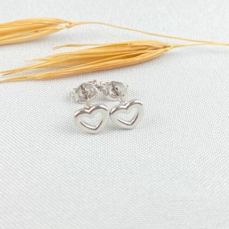 Detalhes do produto Brinco Coração Vazado Folheado a Rhodium Branco
