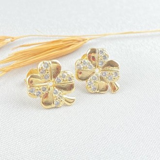 Detalhes do produto Brinco Trevo Cravejado Zircônias, Folheado a Ouro 18K