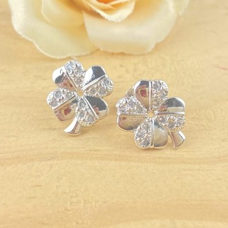 Detalhes do produto Brinco Trevo Cravejado Zircônias, Folheado a Rhodium Branco