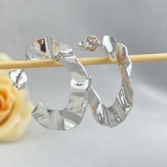 Detalhes do produto Brinco Argola Amassada, Folheado a Rhodium Branco