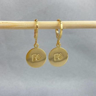 Detalhes do produto Brinco Argola Medalha FÉ, Folheado a Ouro 18K