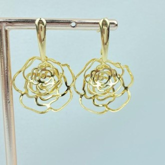 Detalhes do produto Brinco Flor Tamanho Aprox. 3,5cm, Folheado a Ouro 18K