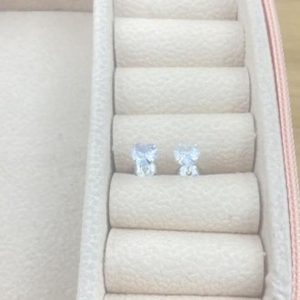 Detalhes do produto Brinco em prata 925 zircônia 4mm coração