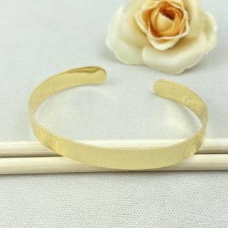 Detalhes do produto Bracelete riscado banhado a ouro 18K