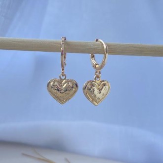 Detalhes do produto Brinco argola coração estrelado, banhado a ouro 18k