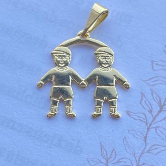 Detalhes do produto Pingente dois meninos banhado a ouro 18k