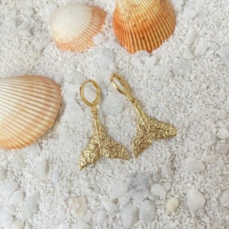 Detalhes do produto Brinco argola cauda sereia estampado, banhada a ouro 18k
