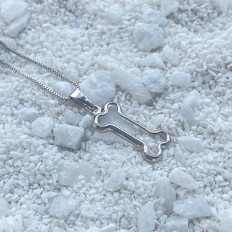 Detalhes do produto Gargantilha pet osso vazado, banhado a rhodium branco