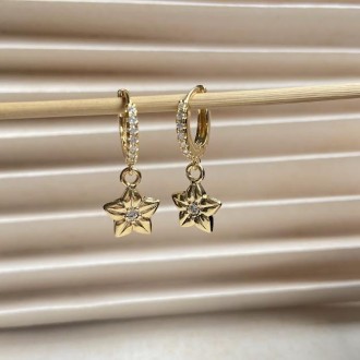 Detalhes do produto Brinco argolinha flor cravejado zircônias banhado a ouro 18k