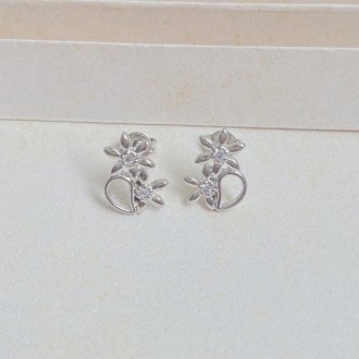 Detalhes do produto Brinco flores cravejado zircônias, banhado a rhodium branco