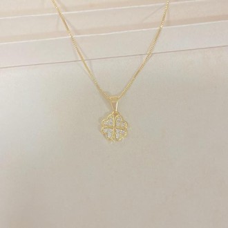 Detalhes do produto Gargantilha trevo cravejado zircônias, banhado a ouro 18k