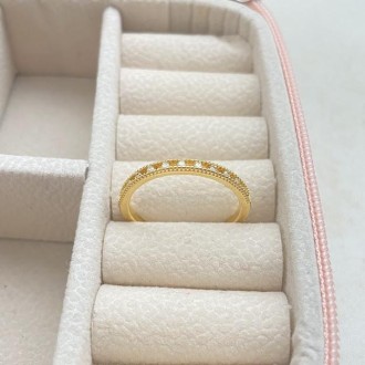 Detalhes do produto Anel aparador cravejado com zircônias, banhado a ouro 18K