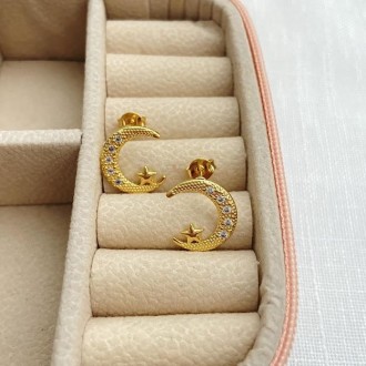 Detalhes do produto Brinco Lua cravejado com zircônias banhado a ouro 18k