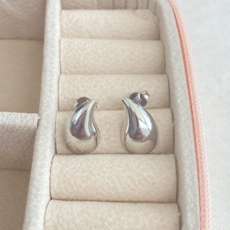 Detalhes do produto Brinco virgula banhado a rhodium branco