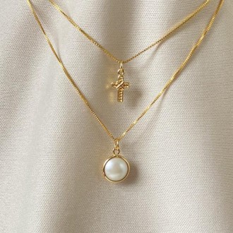 Detalhes do produto Gargantilha dupla cruz e perola, banhada a ouro 18K