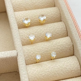 Detalhes do produto Brinco trio zircônias redondas banhado a ouro 18k