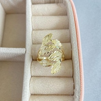 Detalhes do produto Anel trabalhado luxo folhas, banhado a ouro 18k